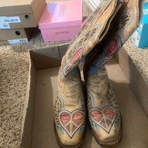 Corral heart boots